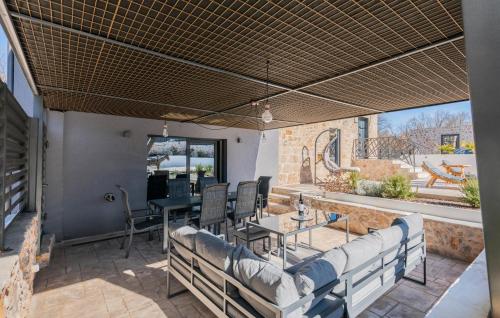 Zunanjost, 2 Bedroom Nice Home In Biorine in Budimir