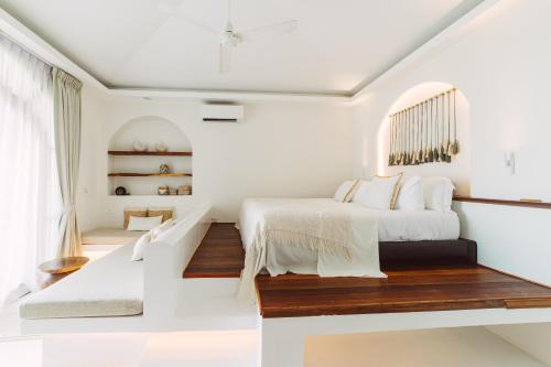 Suite with Sea View image 7