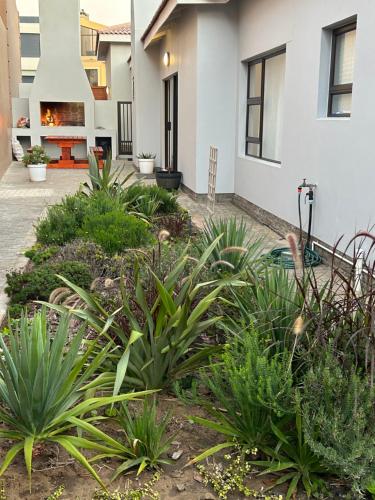 SOMS Langstrand Self Catering in ראנד רייפלס