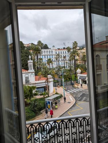 Surrounding environment, 2 pieces , Centre ville , 100 metres des plages. in Menton