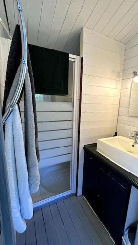 Chalet au Domaine de l'Aven in Villeneuve-Minervois