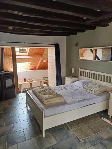 1 double bed, 1 twin bed