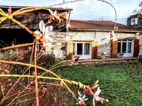 Gîte Mara des Bois - Pour 5-6 personnes - Idéalement situé pour visiter le Lot-et-Garonne - Piscine, grand jardin, terrasse avec barbecue