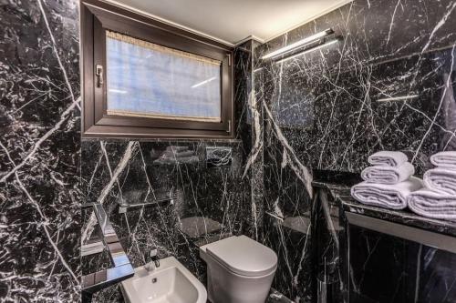 Domus Mondrian Luxury House - image 11