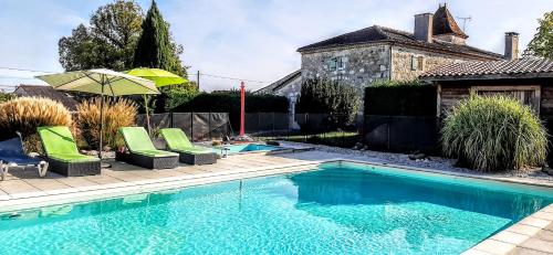 Gîte Mara des Bois - Pour 5-6 personnes - Idéalement situé pour visiter le Lot-et-Garonne - Piscine, grand jardin, terrasse avec barbecue