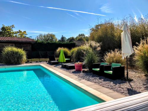 Gîte Mara des Bois - Pour 5-6 personnes - Idéalement situé pour visiter le Lot-et-Garonne - Piscine, grand jardin, terrasse avec barbecue