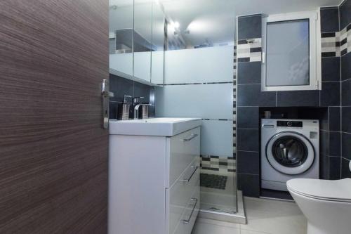 Kallithea Comfort 3 Bd Balcony Family Apt - image 2