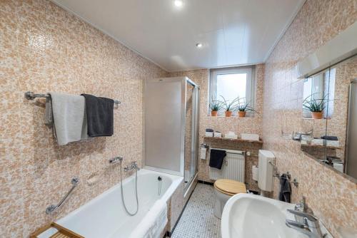 Bathroom, Breubergblick, Stylisches Apartment in Breuberg in Breuberg