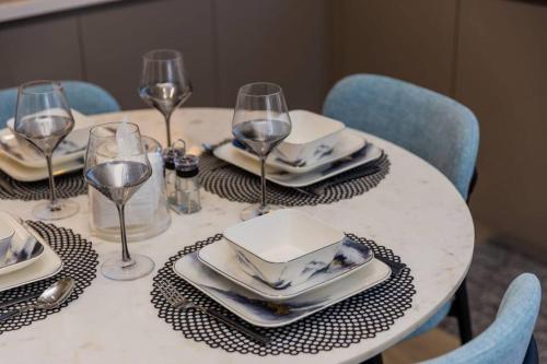 Urban Charm: Luxe 1BR Haven Near Downtown Dubai, Dubaj (zdjęcie 3)