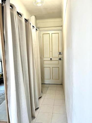 Studio de charme hyper centre, Nice (photo 8)