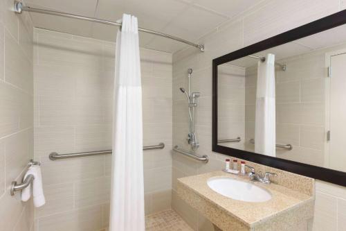 Ramada by Wyndham Rochelle Park Near Paramus in Rochelle Park, USA