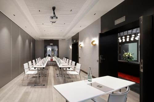 Olivia Plaza Hotel - image 13