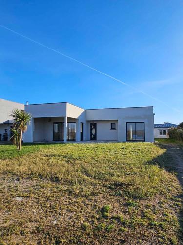 Maison 3 chambres à 350m de la plage avec jardin proche Portbail