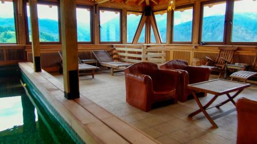 Peldbaseins, Mecavnik Resort in Mokra Gora