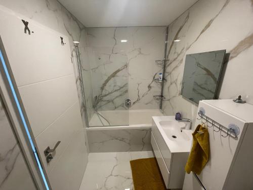 Luxury Apartments in Balatonalmadi, Almadi Lux Apartman III - Pure Gold in Balatonalmadi