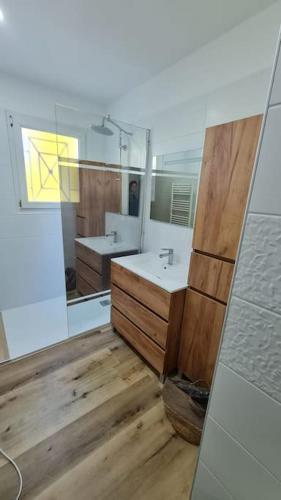 Loc appart 2 à 4 pers NIMES CHU (Loc appart 2 a 4 pers NIMES CHU) in Caremeau