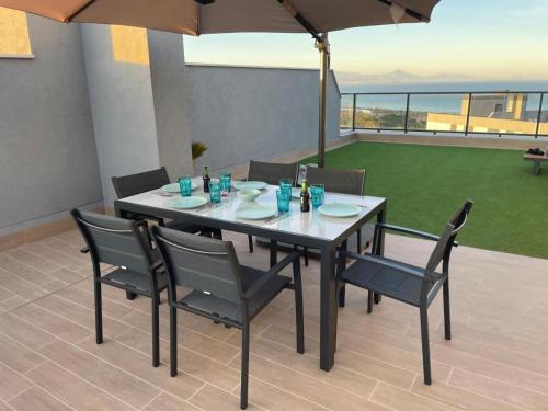 Deluxe Bungalow with Sea View image 2