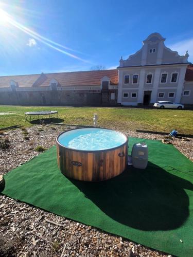 Chateau Moravany - apartmány, teepee a wellness