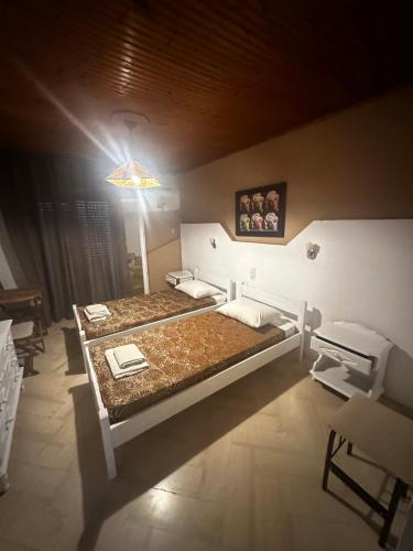 Twin Room image 10