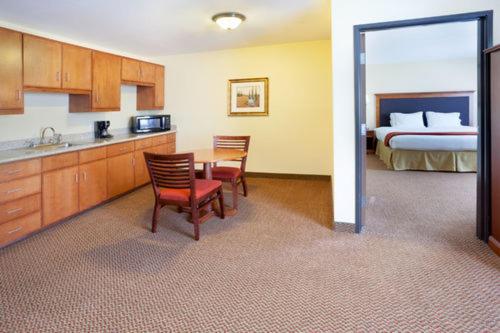 Holiday Inn Express & Suites - Laredo-Event Center Area, an IHG Hotel