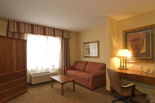 Holiday Inn Express & Suites - Laredo-Event Center Area, an IHG Hotel