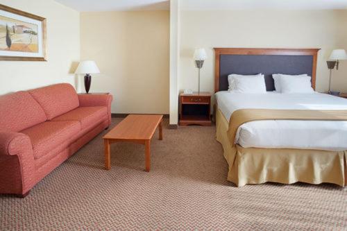 Holiday Inn Express & Suites - Laredo-Event Center Area, an IHG Hotel