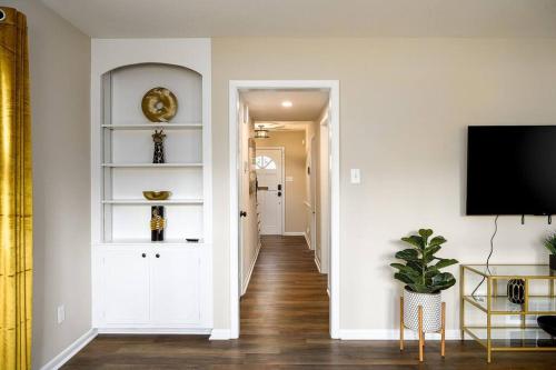 Aqua Oasis - Central & Stylish - 3 BR / 3 BA detail