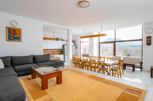 Къщата на Mечтите / House of the Dreams in เอพริลตซิ