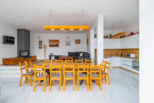 บริการและสิ่งอำนวยความสะดวก, Къщата на Mечтите / House of the Dreams in เอพริลตซิ