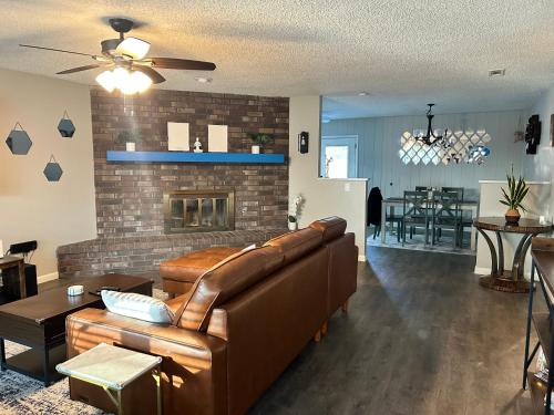Delightful & Lovable Explore Modern Comfort in Bentonville, USA
