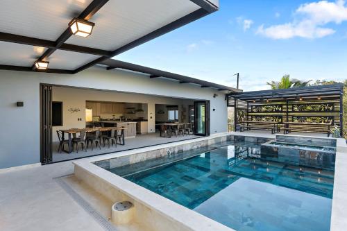 Équipements, Brand-New 6BD Giant with Private Pool by SPCR in Potrero