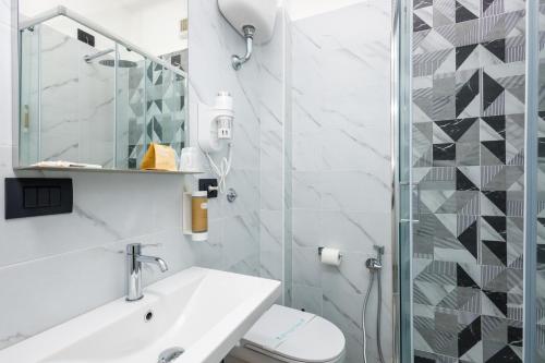 Crossroad Hotel - image 11