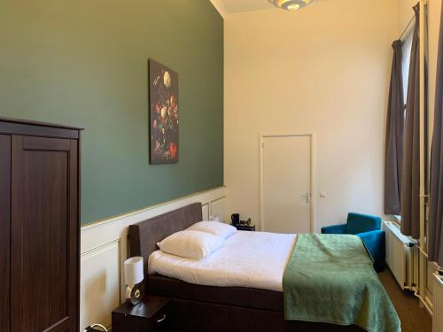 Dutch Golden Hotel - image 6