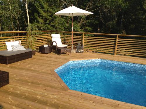 Boutique Archipelago Retreat with Private Pool & Designer Interior, Stockholm