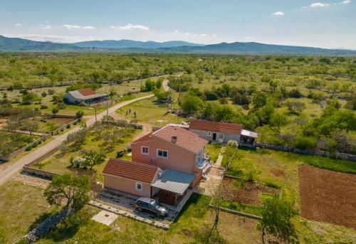 Apartment Martin-nearby Krka National park - Kaočine