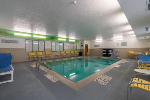 泳池, 大瀑布城費爾菲爾德客棧 (Wingate by Wyndham Great Falls) in 大瀑布市 (MT)