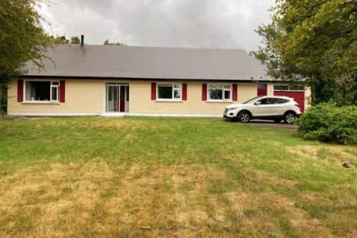 Unterkunft von außen, Golfing, Walking, Fishing Rest - sleeps 8 in Oughterard