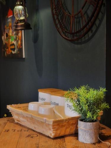 The Pub - Unique & Authentic Experience - Free Parking!, 5 minutes from Airbus and The Mall Cribbs - Tap to explore photos