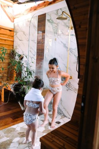The Rosewood Cottage - Sauna, Soak, and Luxury in Fairview, USA