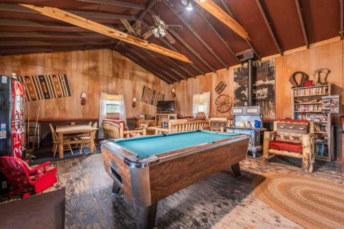 Cabin in Colorado National Forest at MLazyC ranch! in Lake George, USA