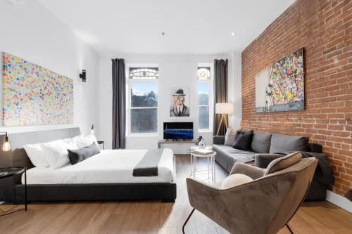 LiV MTL - Downtown Room Type - Deluxe Queen Studio 