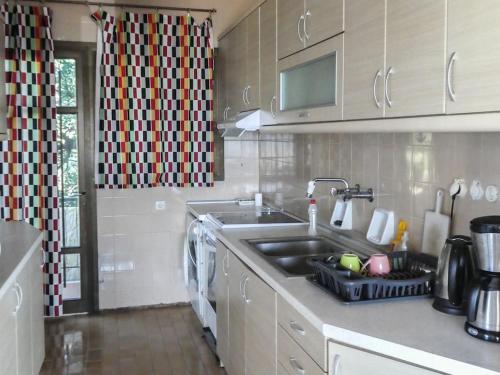 ห้องครัว, Villa Rastoni in พาราเลีย อายิอู อันเดรีย