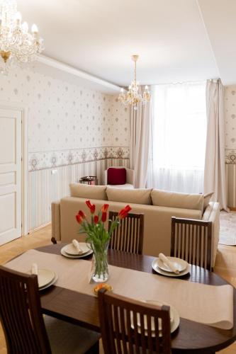 One-Bedroom Apartment image 9