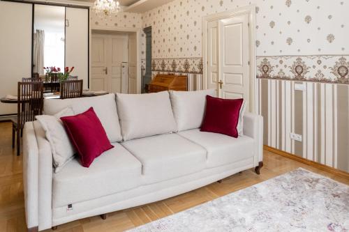 One-Bedroom Apartment image 7