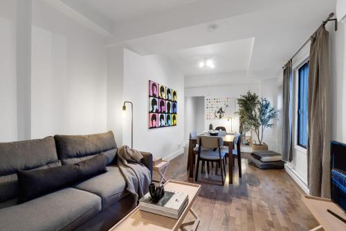 LiV MTL Soho Spacious Rooftop Suites for Groups Near Downtown Montreal Room Type - One-Bedroom Apartment with Terrace