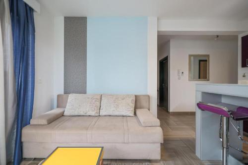 Apartment with Pool View  image 9