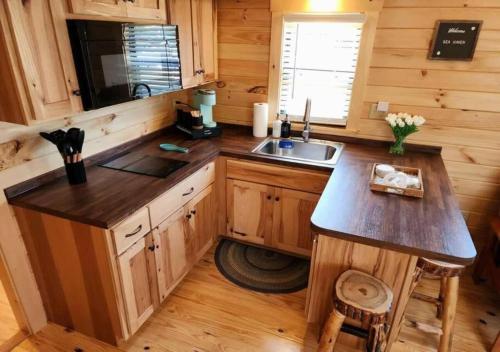 Water view Cabin near North Topsail Beach in Sneads Ferry, USA