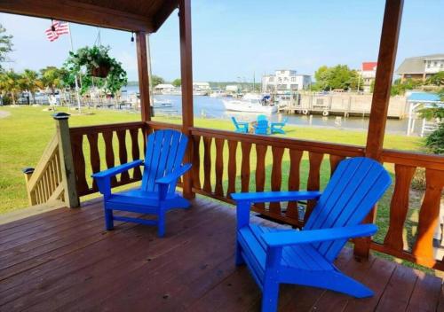 Water view Cabin near North Topsail Beach in Sneads Ferry, USA