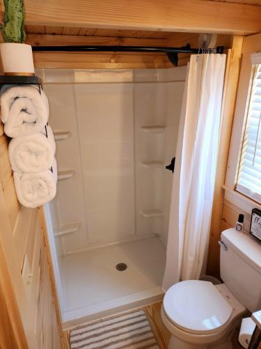 Water view Cabin near North Topsail Beach in Sneads Ferry, USA