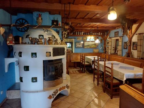 Shared lounge/TV area, Bavorska chata in Zelezna Ruda